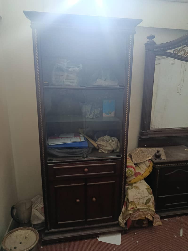 dressing table and divider 1