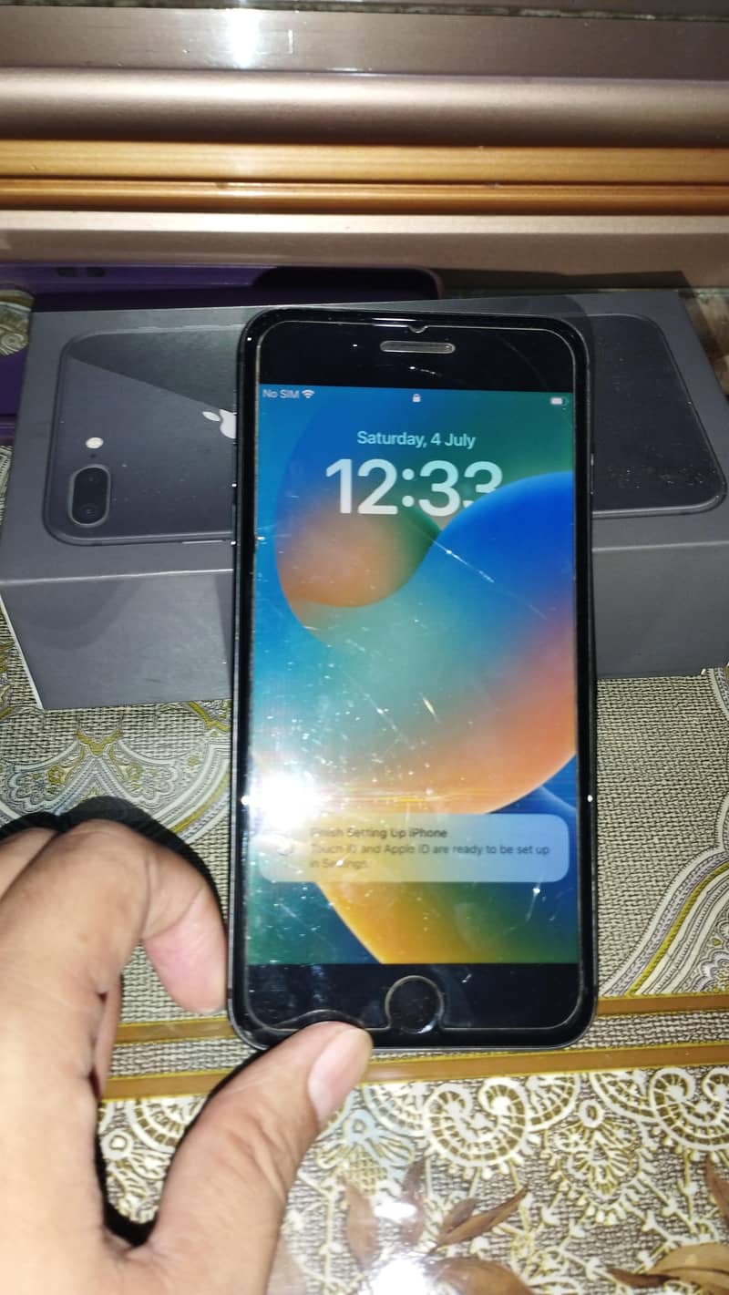 Apple iPhone 8 Plus 0