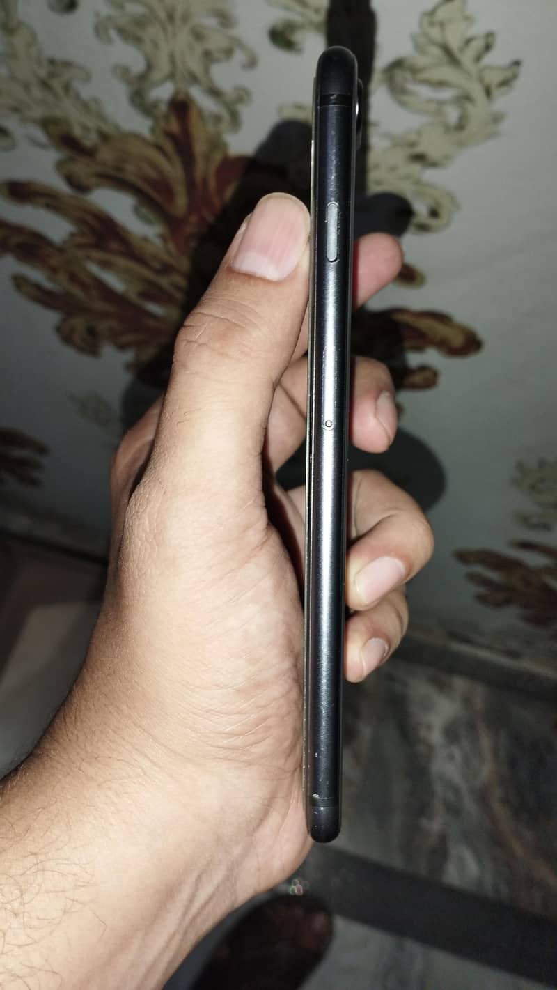 Apple iPhone 8 Plus 3