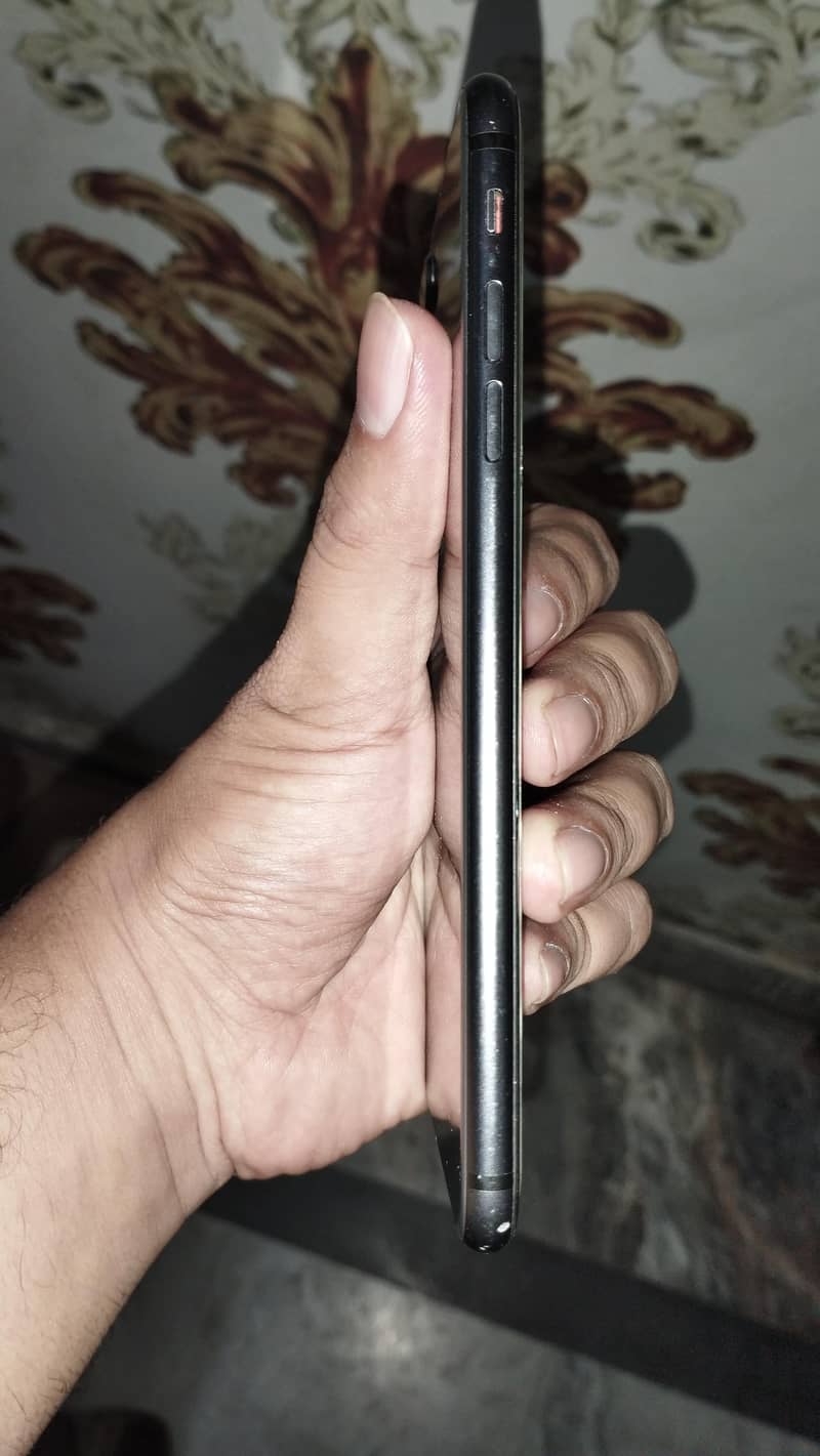 Apple iPhone 8 Plus 4