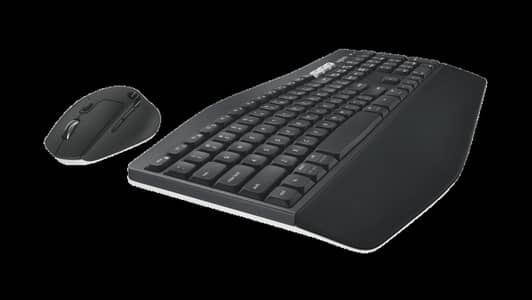 Apple MacBook Pro M3 + Logitech Keyboard & Mouse + Headphone