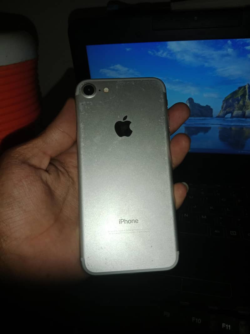 Apple iPhone 7 0