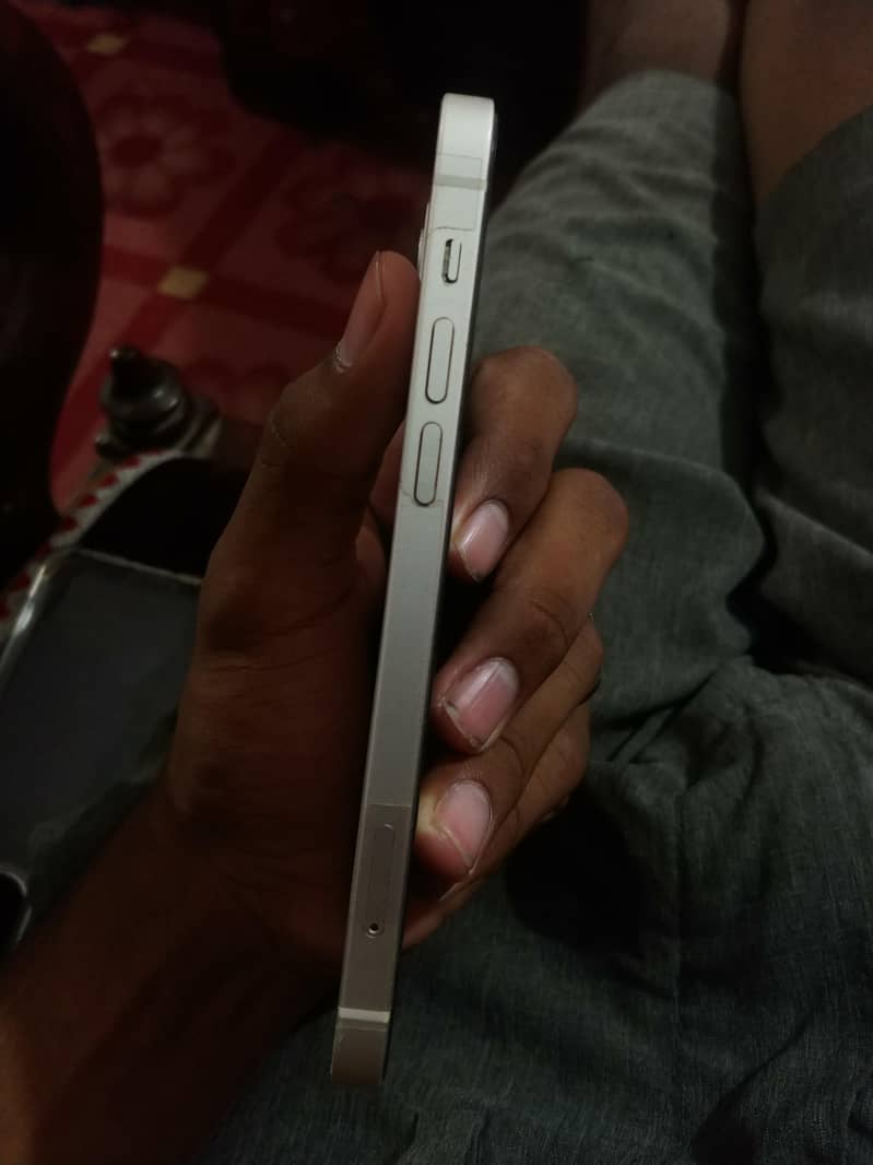 Apple iPhone 12 15