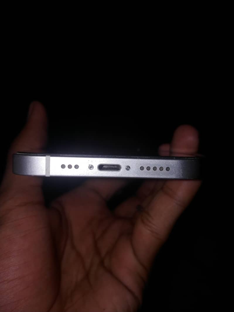 Apple iPhone 12 18