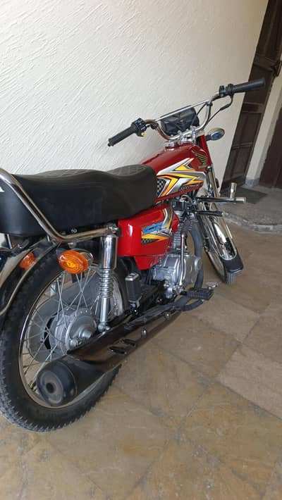 Honda cg 125 2025 model 25 ke 8 month mein nikla hua hy