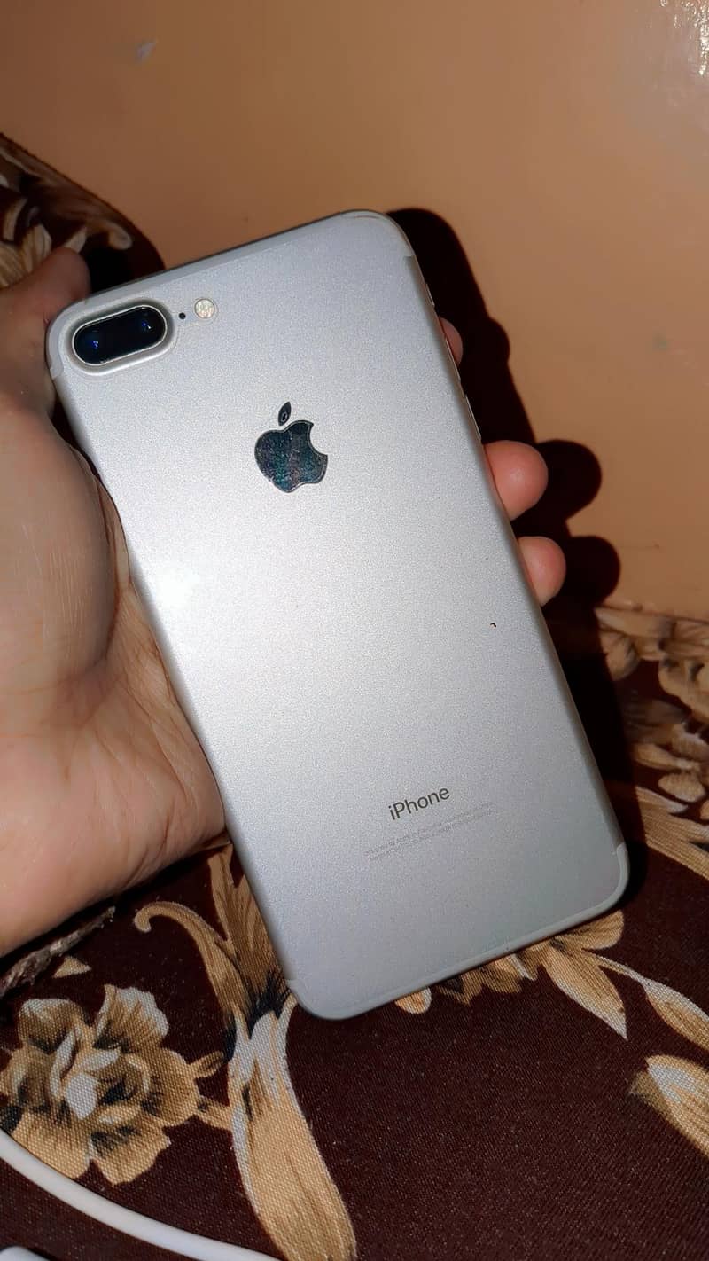 Apple iPhone 7 Plus 1