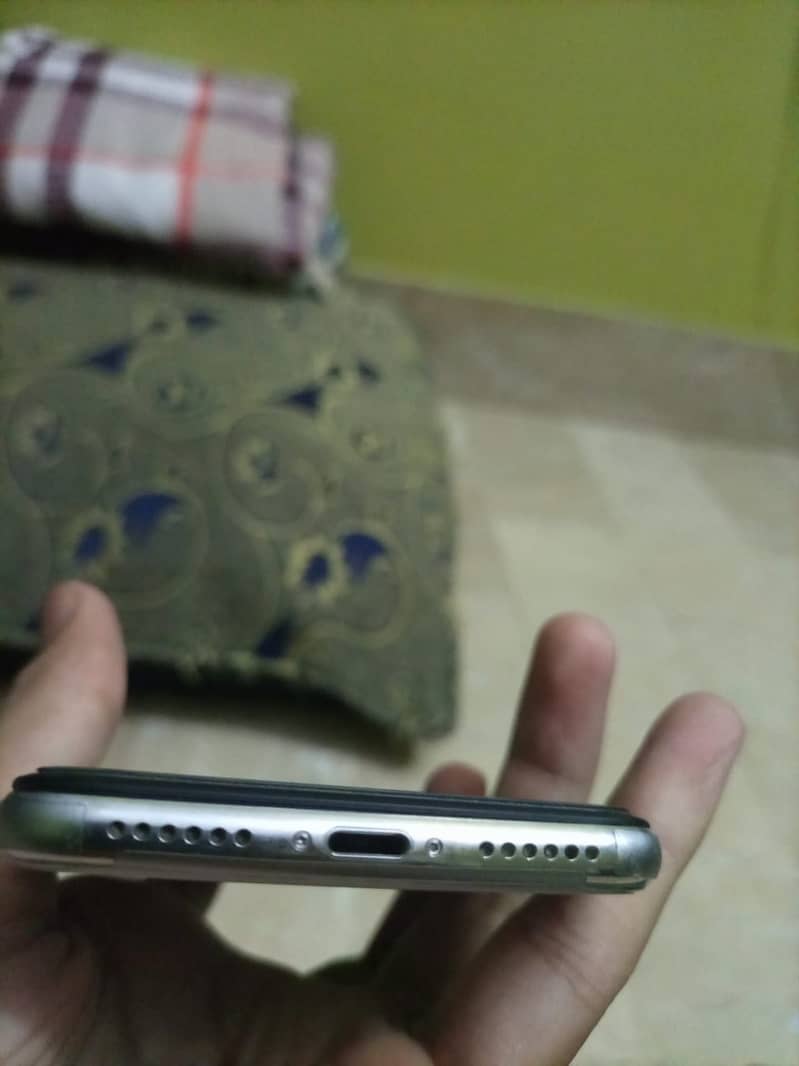 Apple iPhone X 3