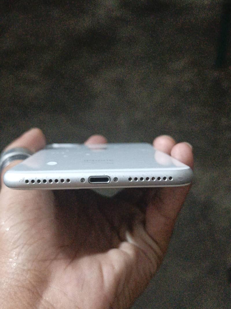 Apple iPhone 8 Plus 3