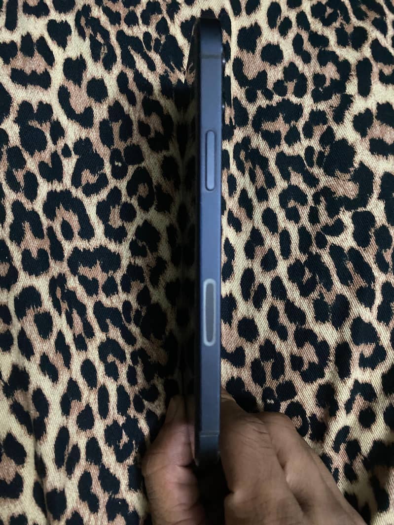 Apple iPhone 12 4