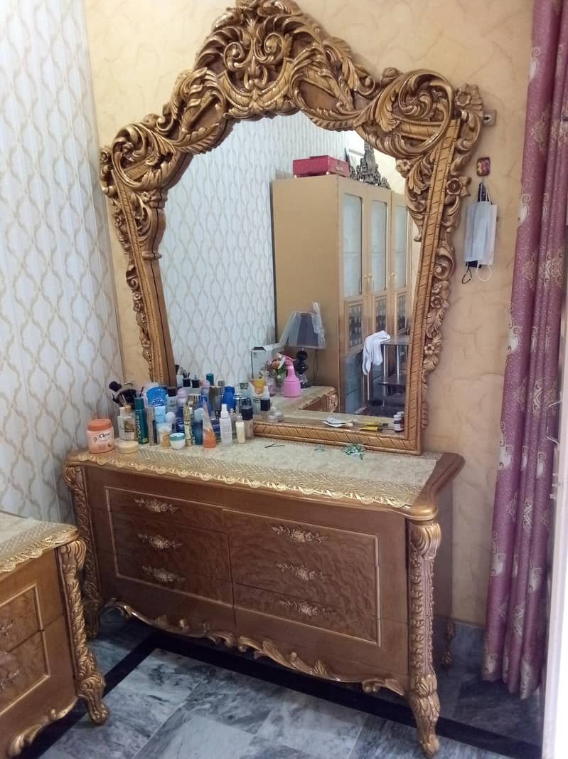 dressing table 0