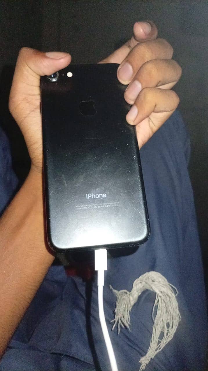 Apple iPhone 7 1