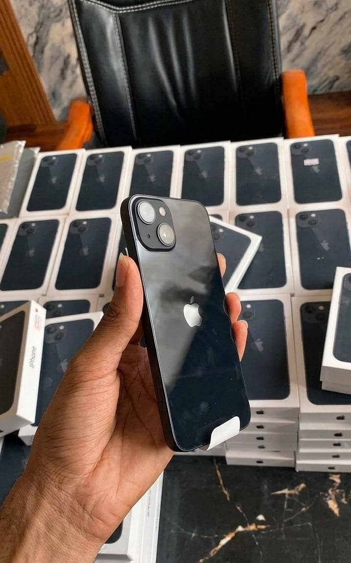 Apple iPhone 13 0