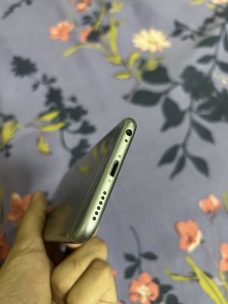 Apple iPhone 6S 4
