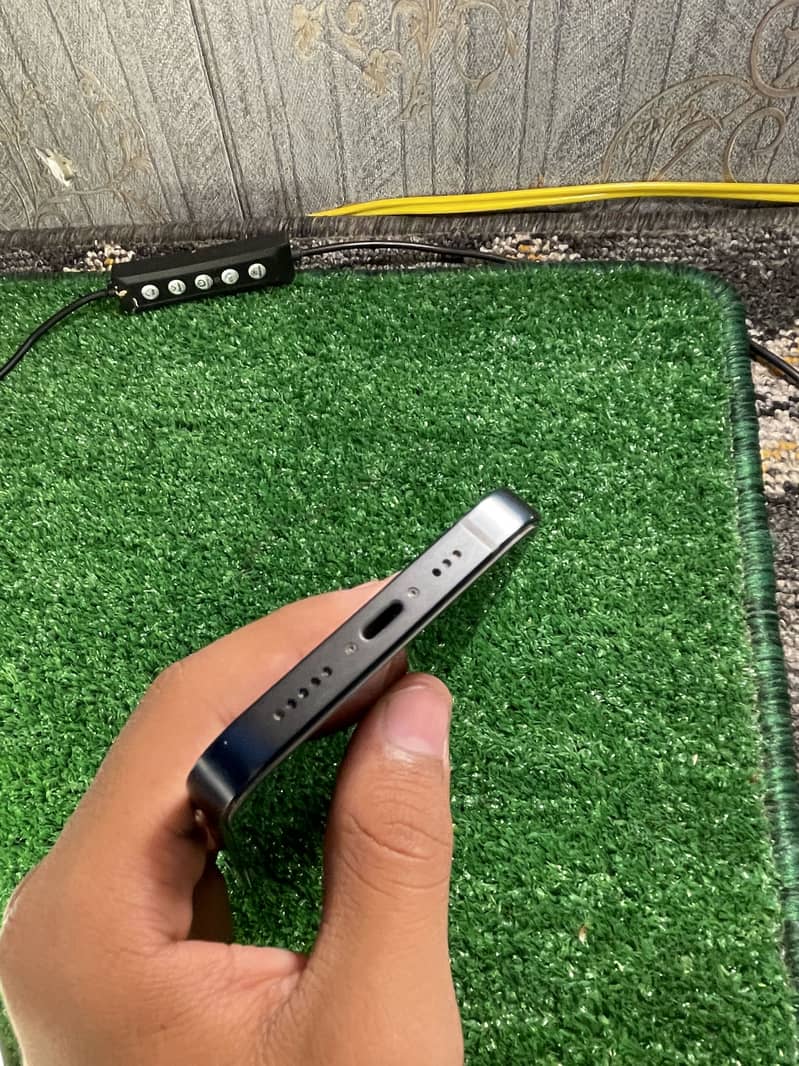 Apple iPhone 14 7