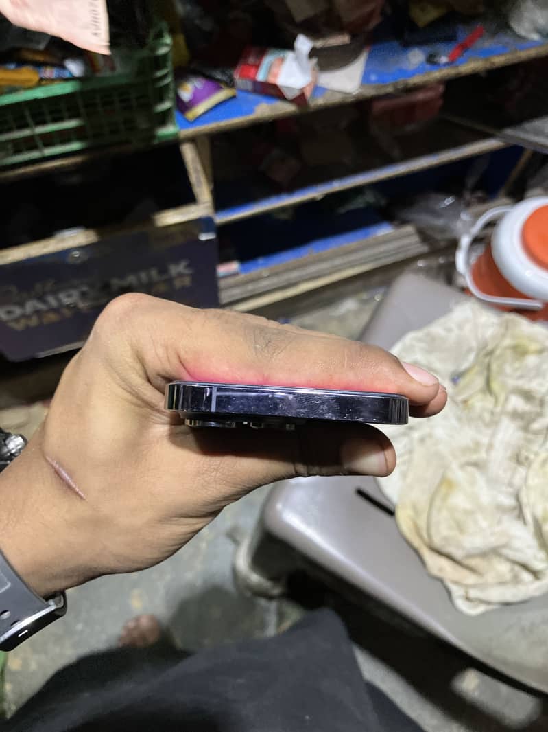 iPhone 14 Pro 4