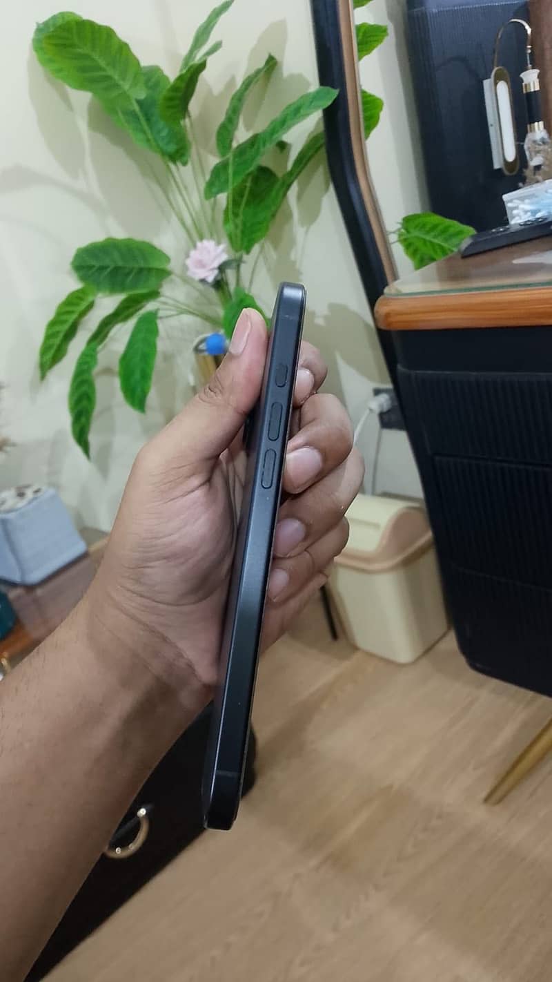 Apple iPhone 16 Plus JV 1