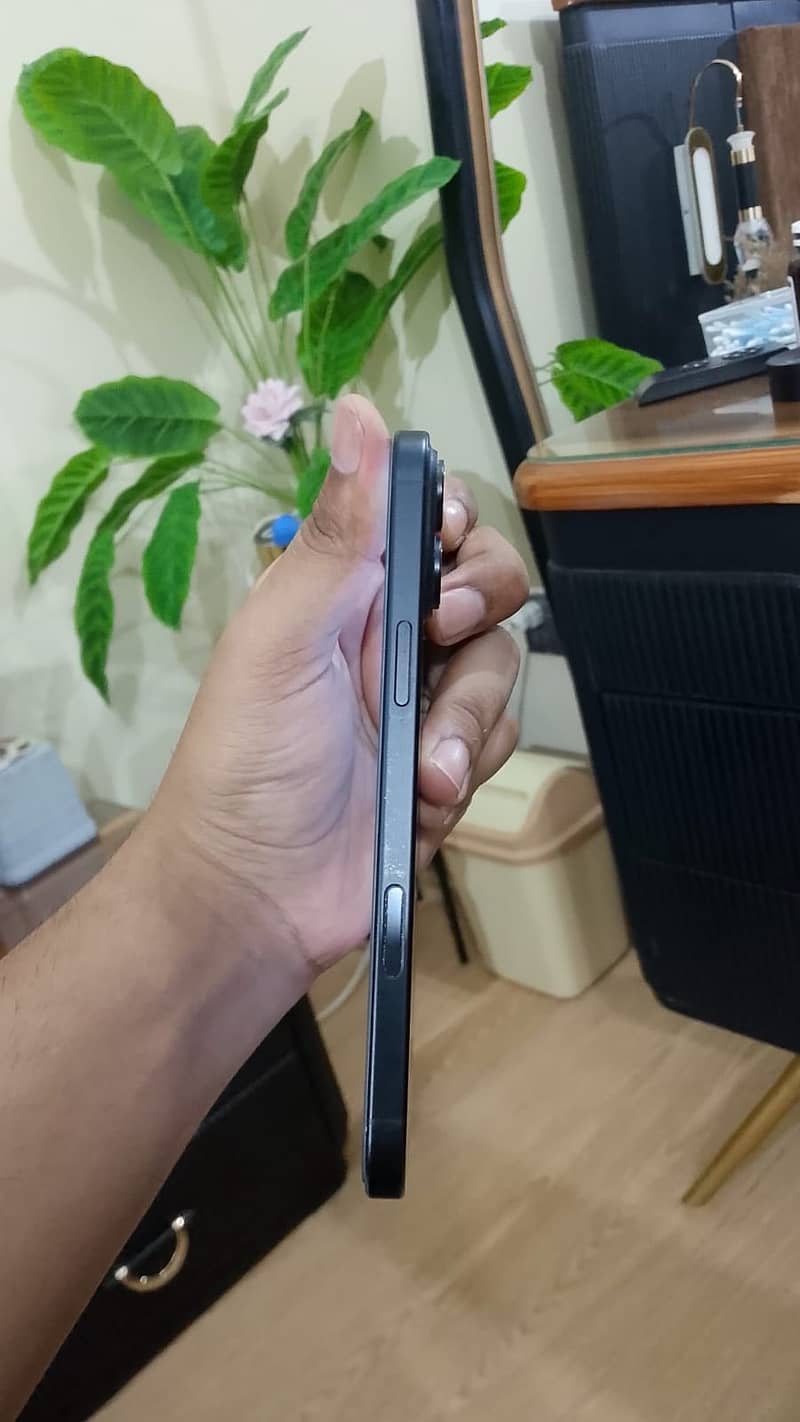 Apple iPhone 16 Plus JV 3