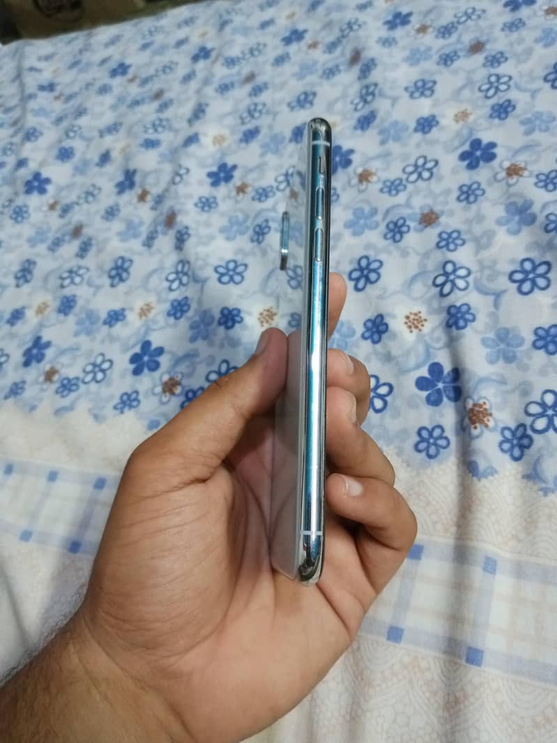 Apple iPhone X 3
