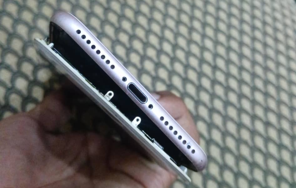 Apple iPhone 7 Plus 4