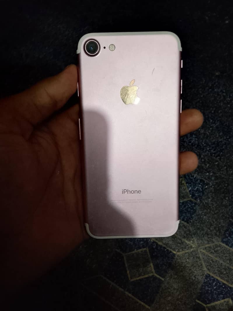 Apple iPhone 7 0