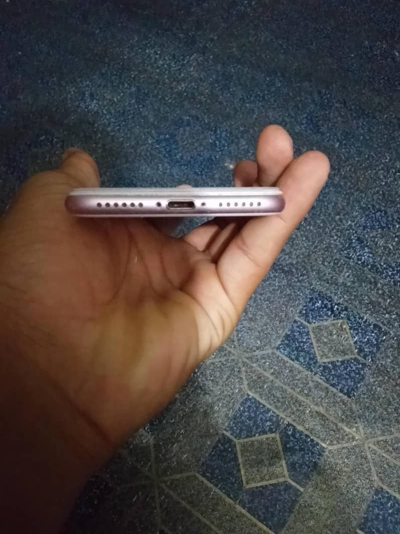 Apple iPhone 7 2