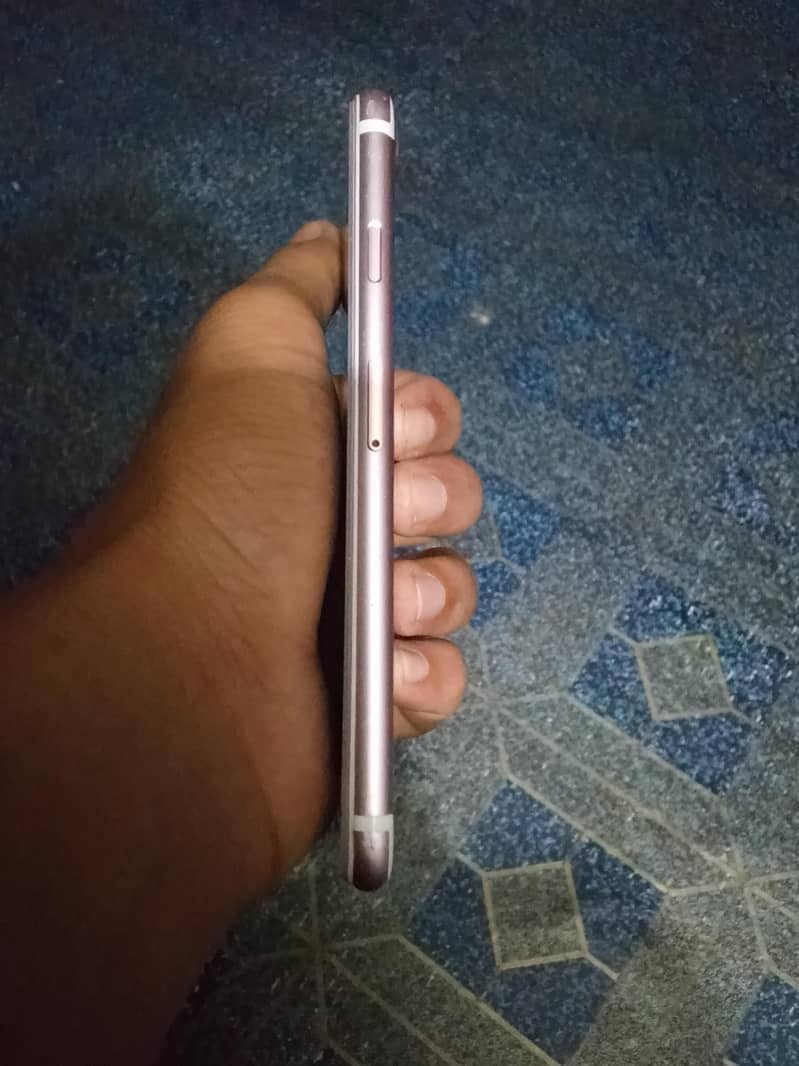 Apple iPhone 7 3