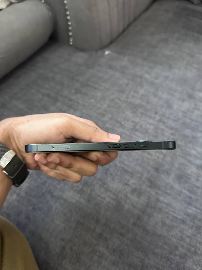 Apple iPhone 13 0