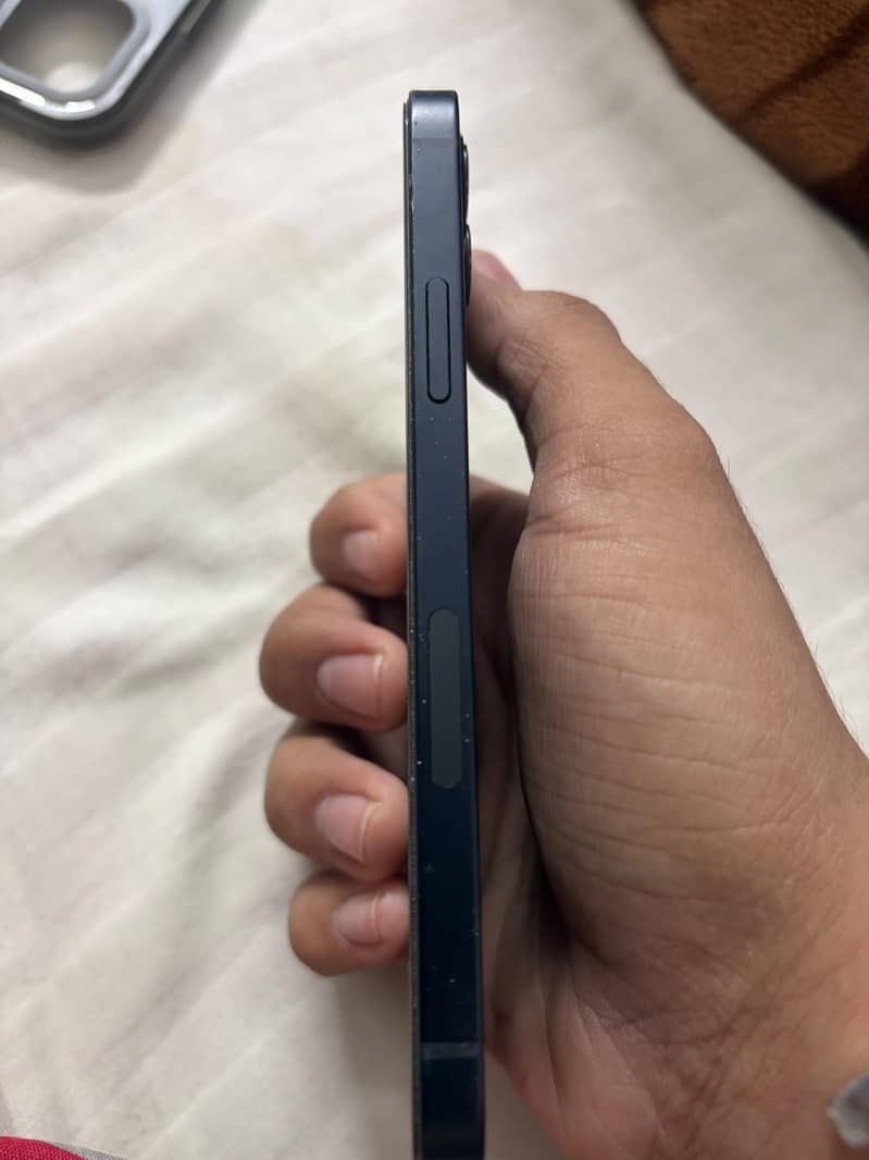 Apple iPhone 12 1