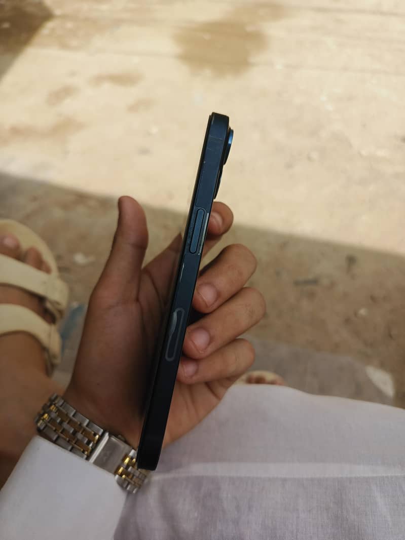 Apple iPhone 13 3