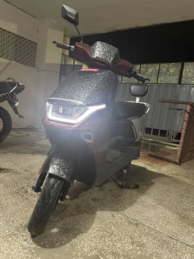 Electric scooty silver