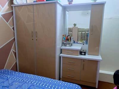 bed set only 6 month used