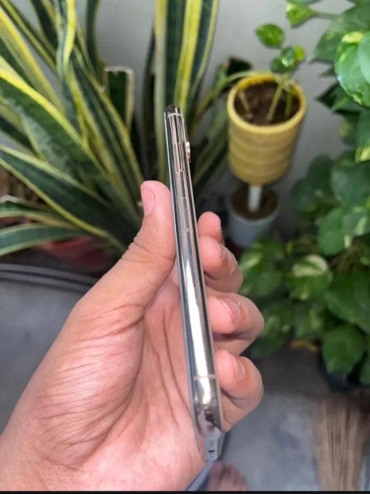 Apple iPhone X 3