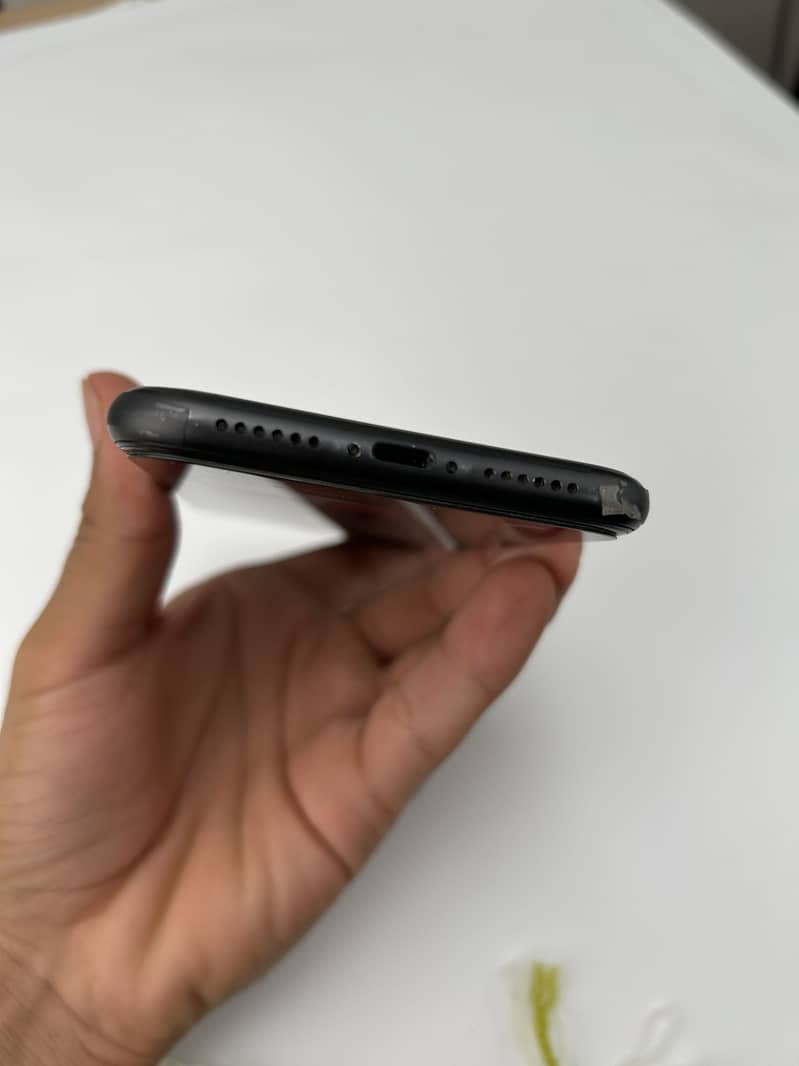 Apple iPhone 11 4