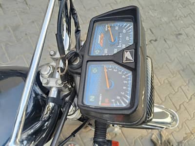 honda 125 just 12k driven 1st owner
