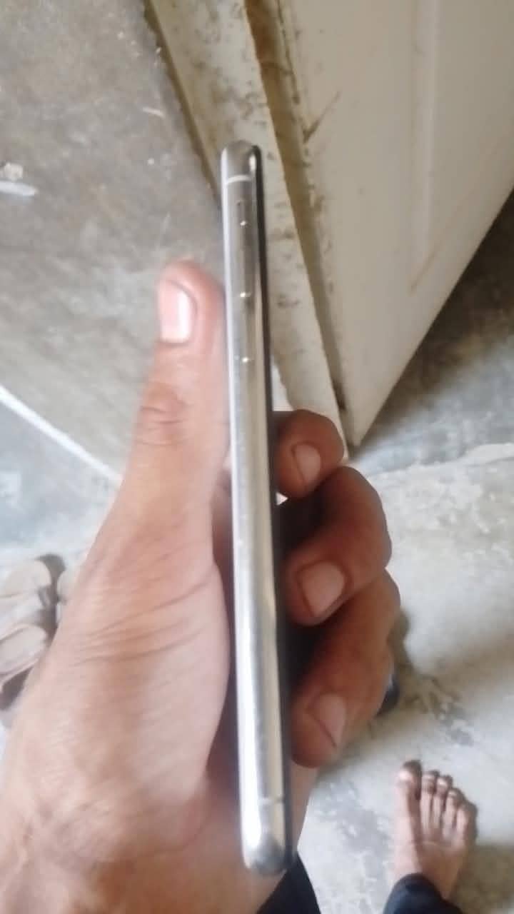 Apple iPhone X 6
