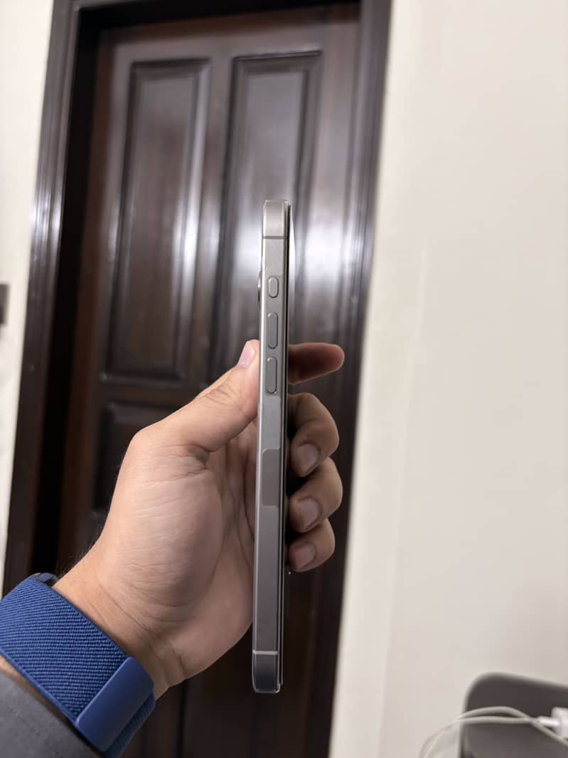 Iphone 15 pro max 4