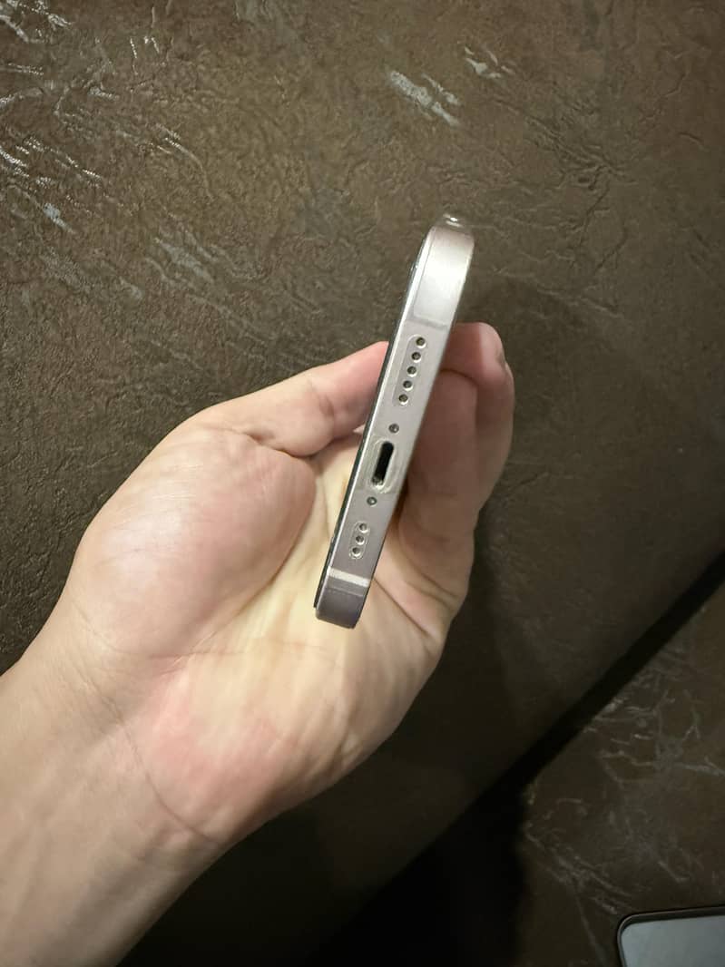 Apple iPhone 13 2