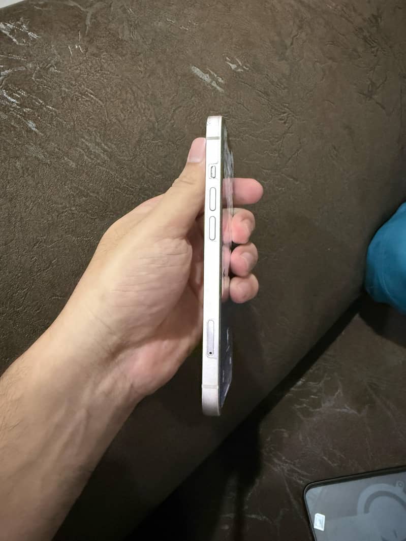 Apple iPhone 13 4