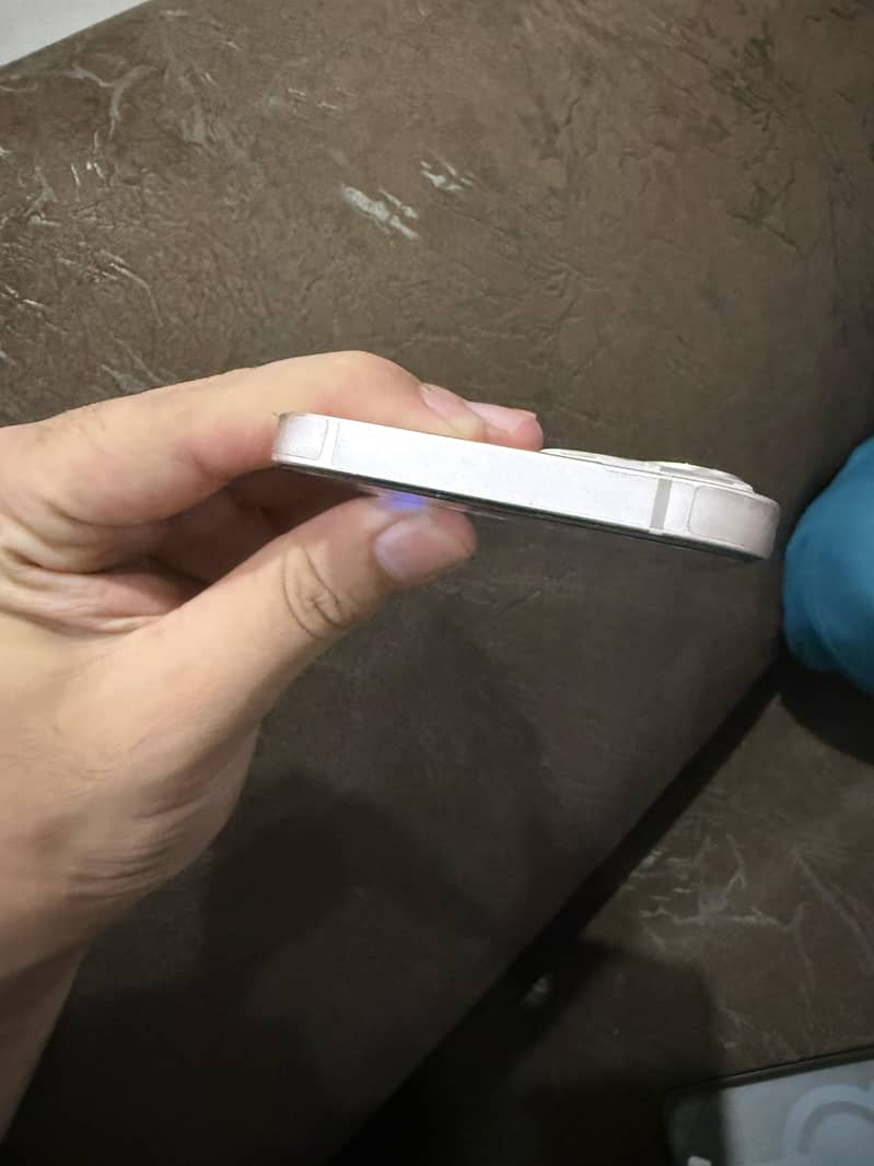 Apple iPhone 13 5