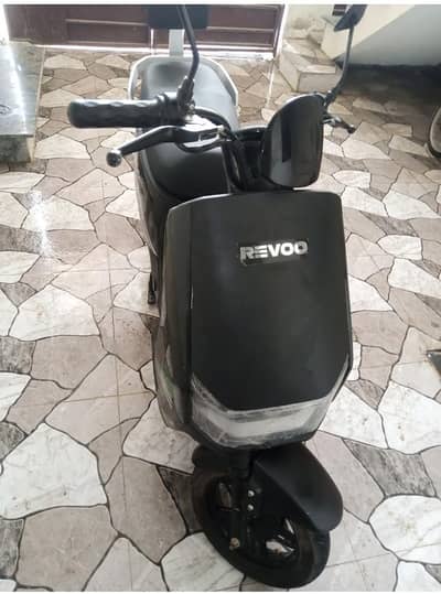 Selling Scooty Reevo A10
