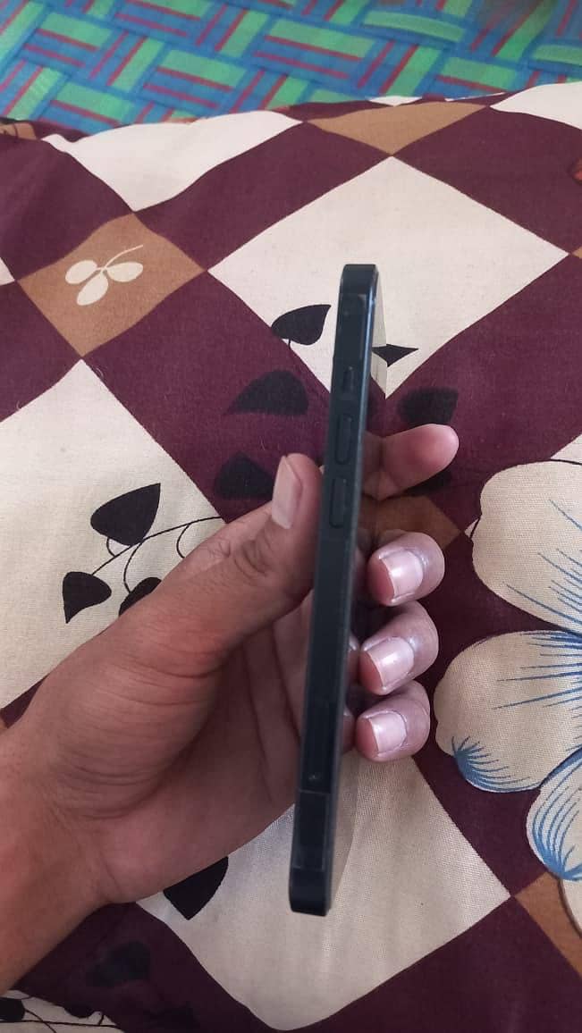 Apple iPhone 13 5