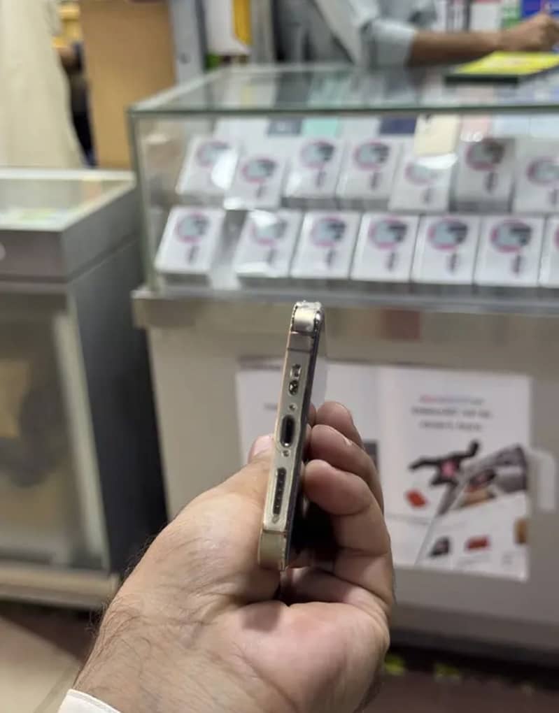 iPhone 13 Pro Max 6