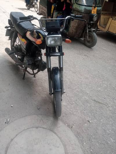 I am selling Honda CD 70 engine 10/10 body 10/8