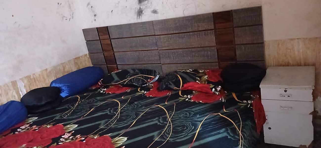 2 singe beds 0