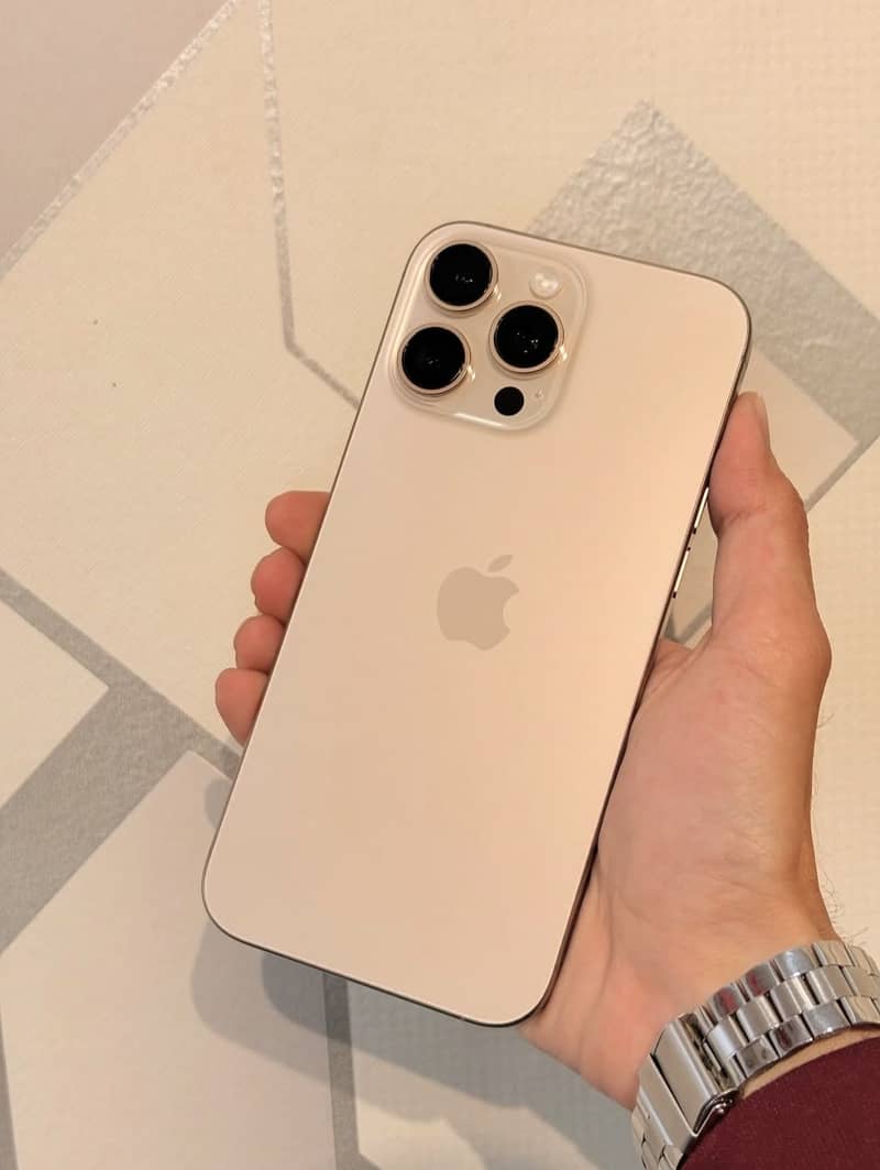 Apple iPhone 16 Pro Max 0