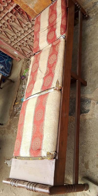 Wooden setty