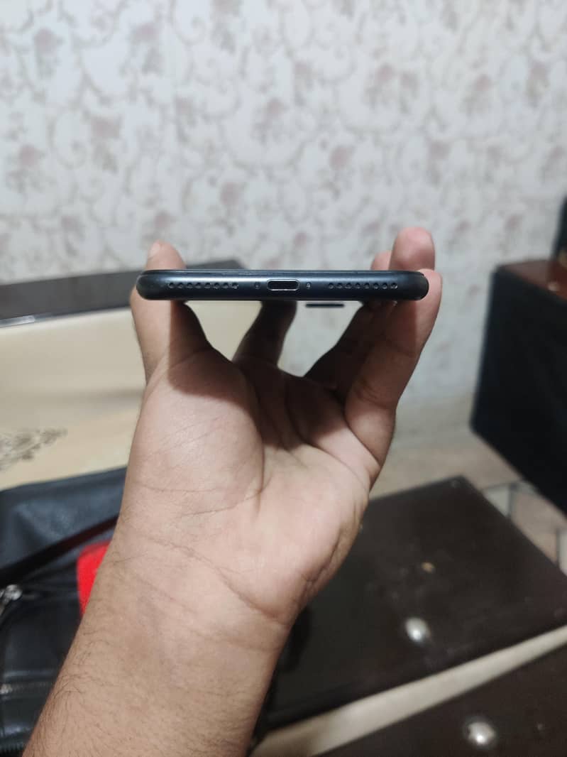Apple iPhone 7 Plus 2
