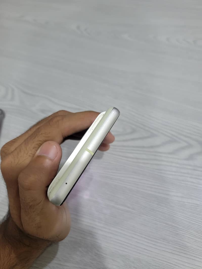 Google Pixel 7 4