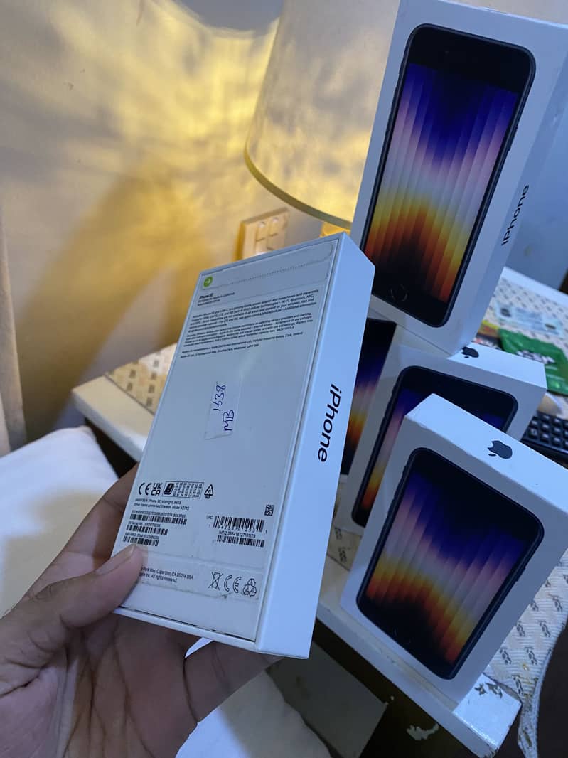 Apple iPhone SE 3rd generation 0