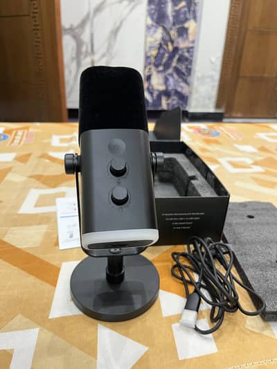 Barely used Fifine AM8 microphone